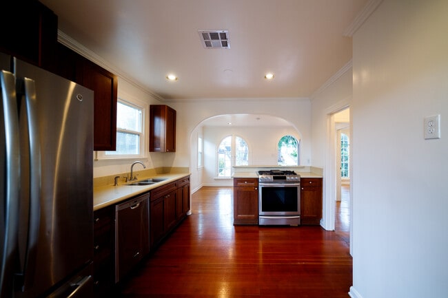 Building Photo - 3318 Madera Ave