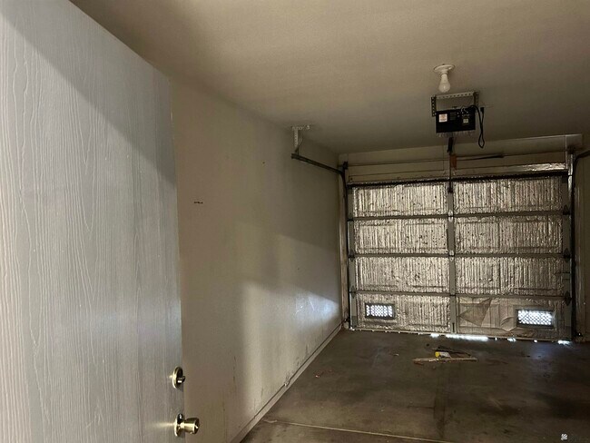 Building Photo - 10453 Av la Primera