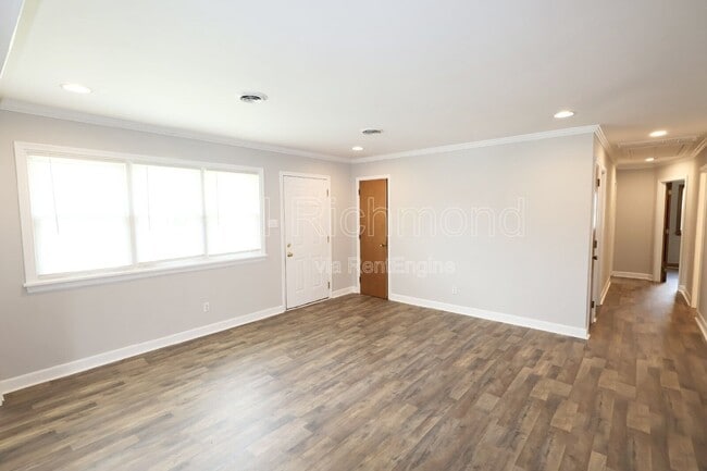 Building Photo - 5601 Eunice Dr