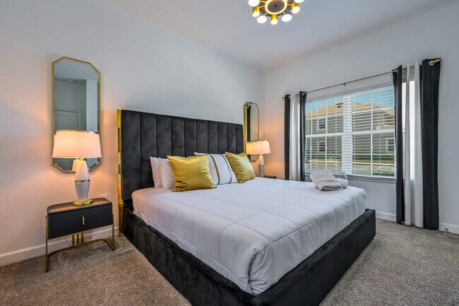 Building Photo - 5047 Windermere Ave