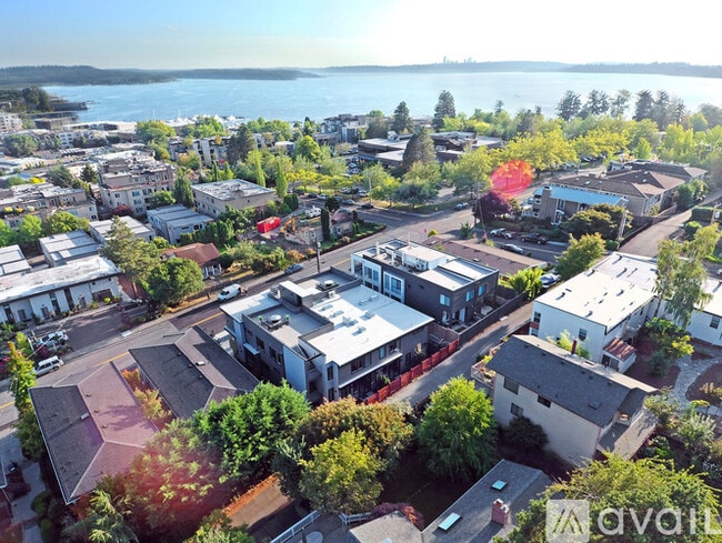 Building Photo - 216 5th Ave