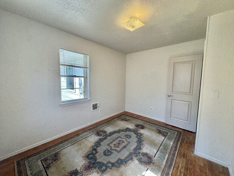 Building Photo - 3348 SW 23rd St