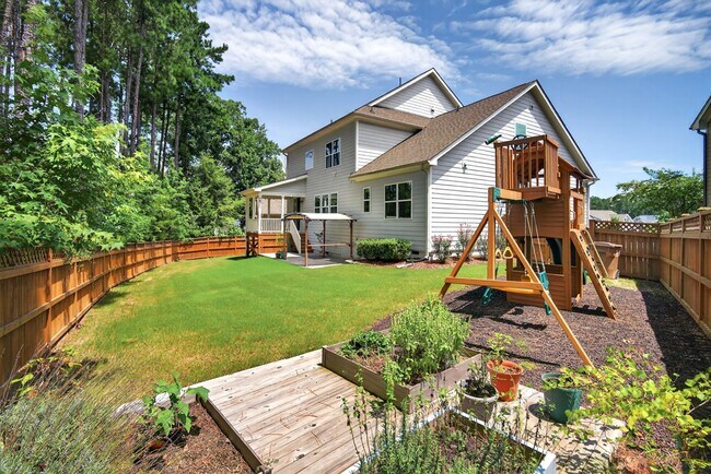 Building Photo - “5-Bedroom Home with Bonus Room & Resort-S...