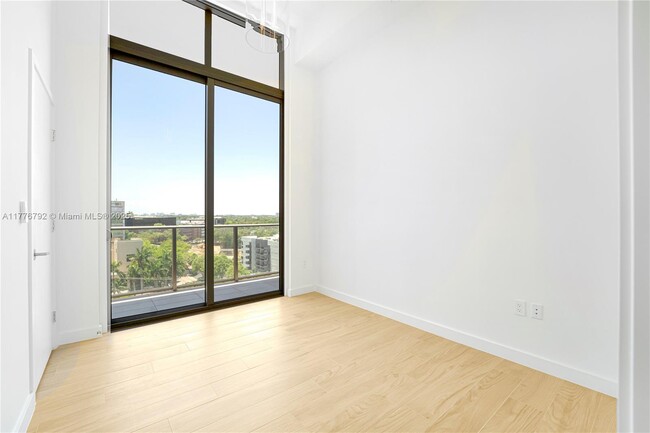 Building Photo - 2678 Tigertail Ave
