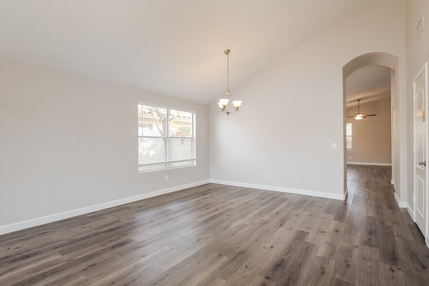 Building Photo - 15285 W Melissa Ln