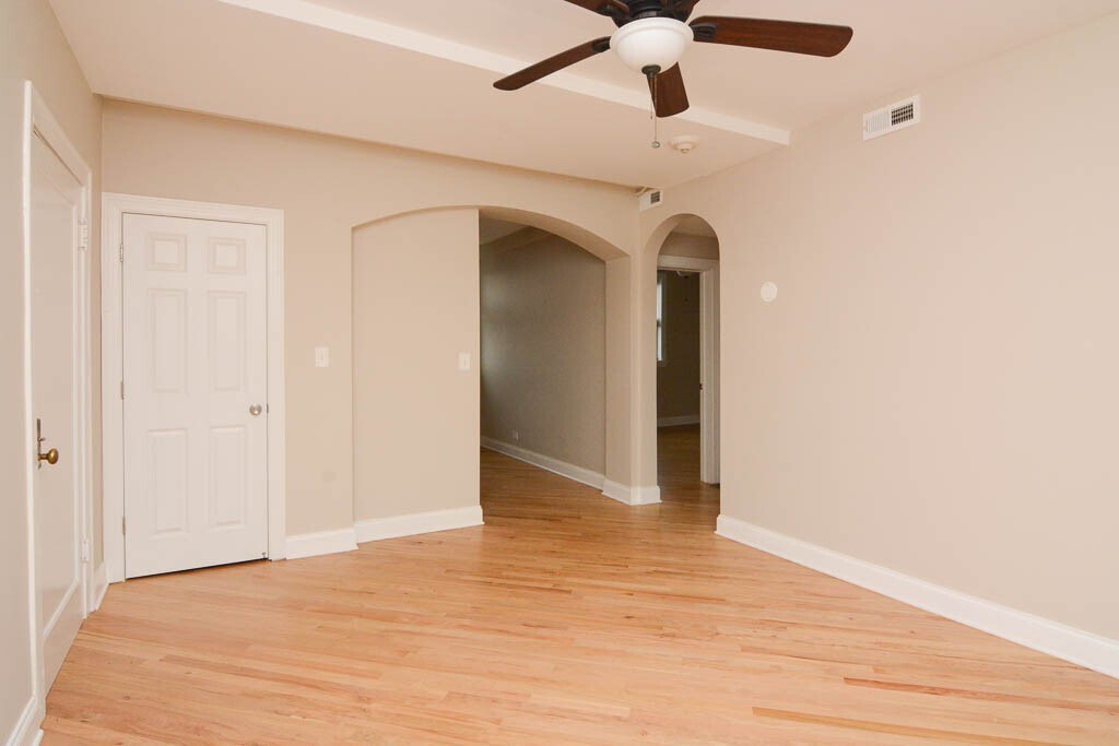 Building Photo - 896 Green Bay Rd