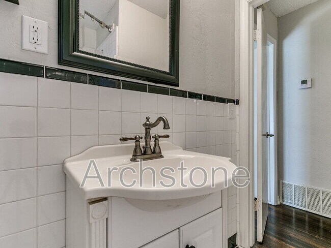 Building Photo - 1732 Carlisle Rd