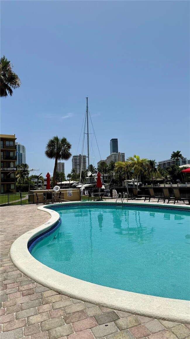 Building Photo - 301 Golden Isles Dr