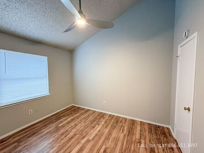 Building Photo - 6107 8th Dr