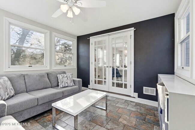 Building Photo - 19 Carole Dr