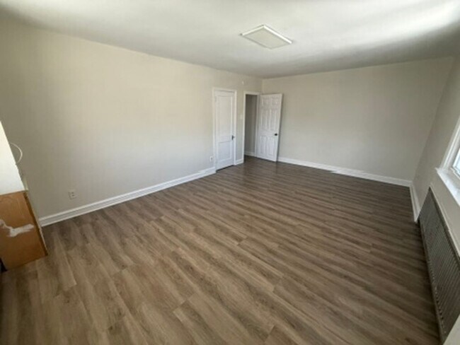 Building Photo - 400 N Springfield Rd