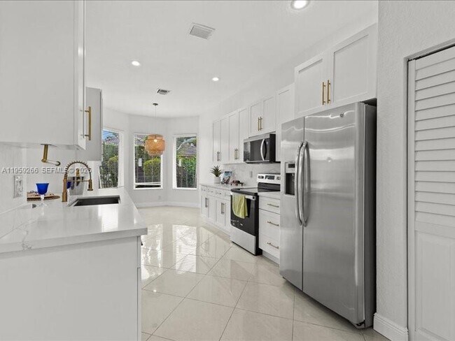 Building Photo - 1819 Mariners Ln