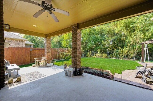 Building Photo - 5918 Rivergrove Bend Dr
