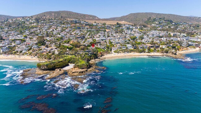 Building Photo - Incredible ocean views and private steps t...
