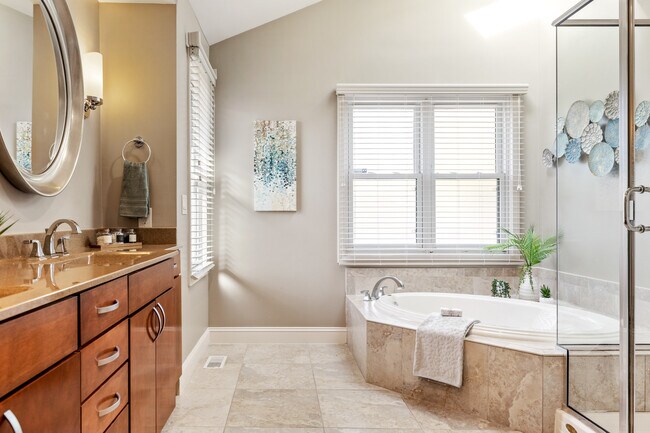 Building Photo - 221 Brighton Way