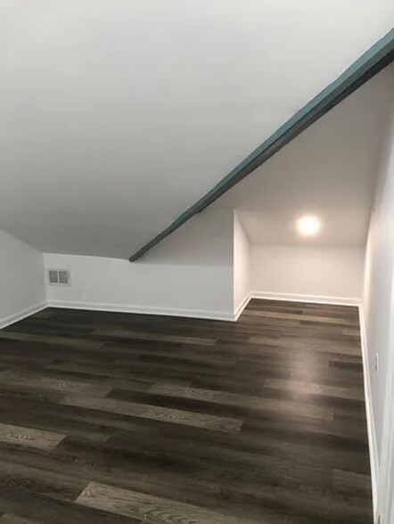 Building Photo - 5849 W Midway Park