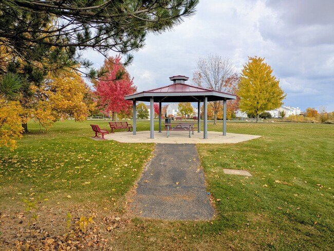 Building Photo - 1858 S Fallbrook Dr