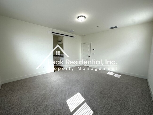 Building Photo - Beautiful Newer Elk Grove 3bd/2.5ba Home with 2 Car Garage