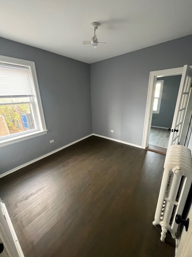 Building Photo - 5115 S California Ave