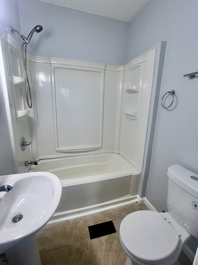 Building Photo - 808 N Streeper St