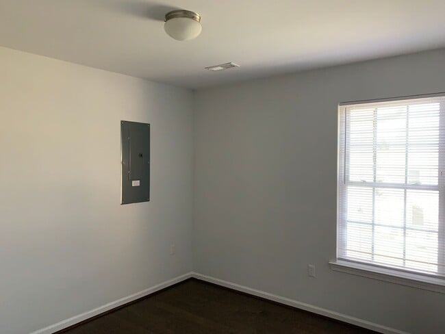 Building Photo - End Unit Townhome in Campbell County