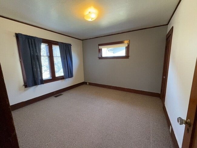 Building Photo - Spacious 3 Bed 1 Bath home located in Eureka