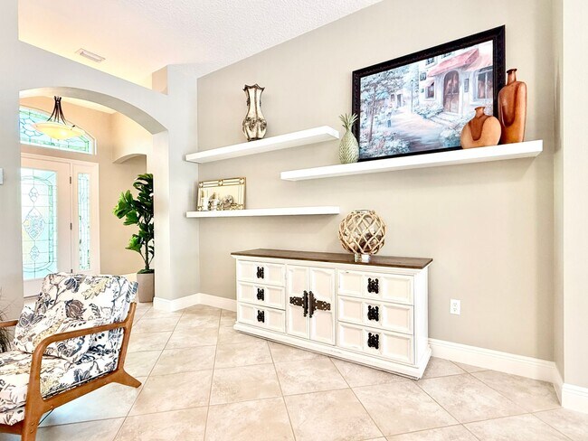 Building Photo - Live The Villages life: 3Bedrooms/2Baths furnished home with all the premier recreation access!