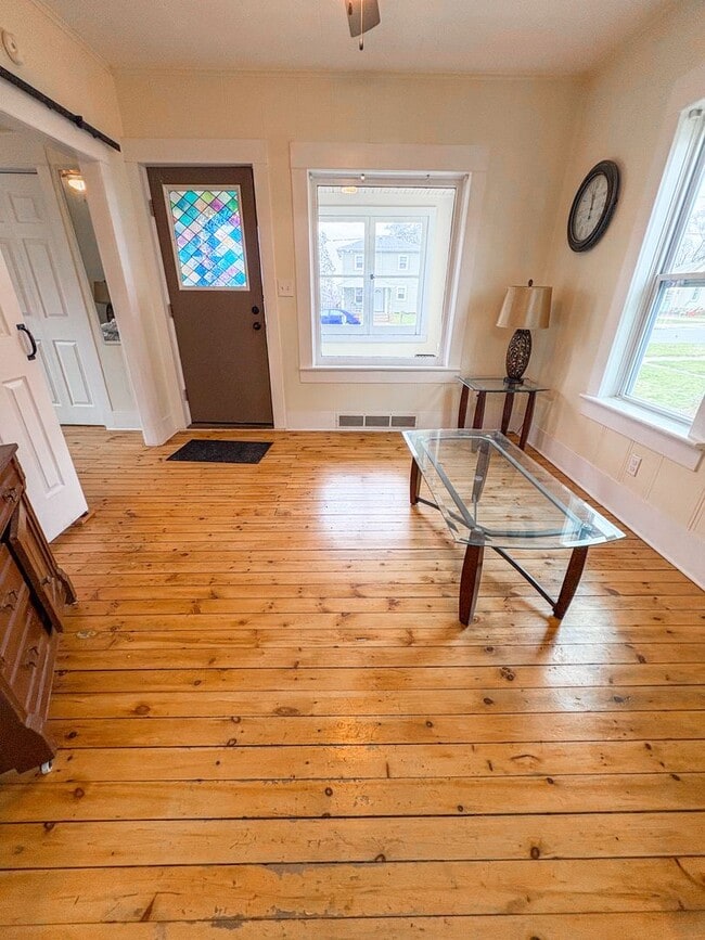 Building Photo - Charming 2 Bedroom Single-Family Home with Garage in Tomah