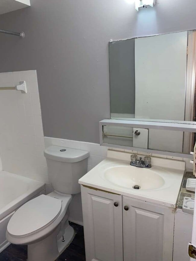 Building Photo - 1885 N Taylor Rd