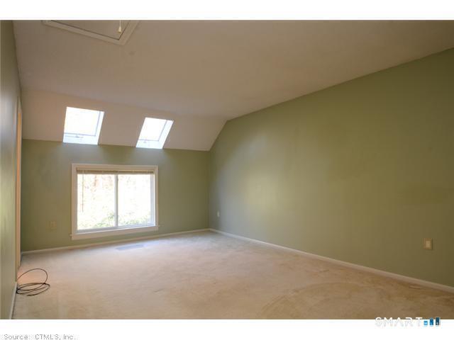 Building Photo - 26 Farmington Meadow Dr