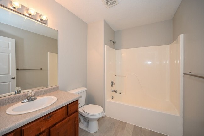 Building Photo - Beautiful 3 Bedroom Condo in Amazing Locat...