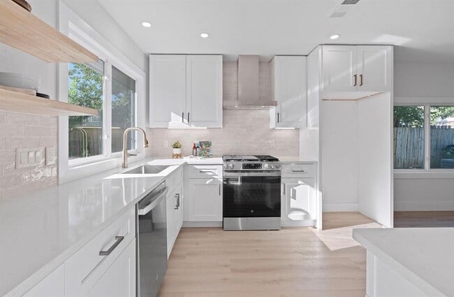 Building Photo - 5506 Salem Walk Dr