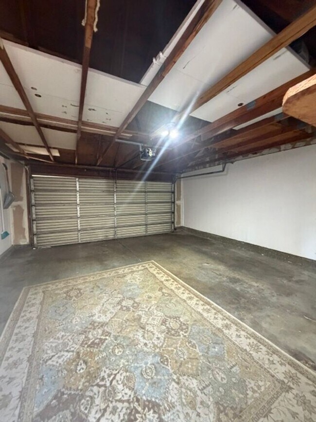 Building Photo - Charming 3 Bedroom + 2 Bathroom Half-Plex Near the American River in Fair Oaks: $2,375.00 + $100.00