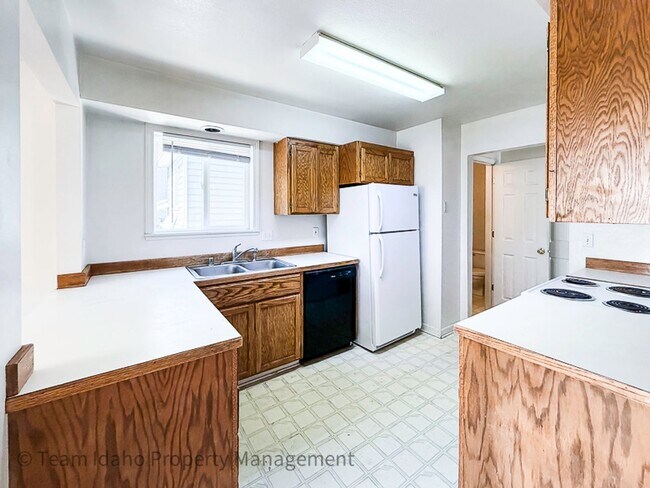 Building Photo - 562 Deer Meadow Ct