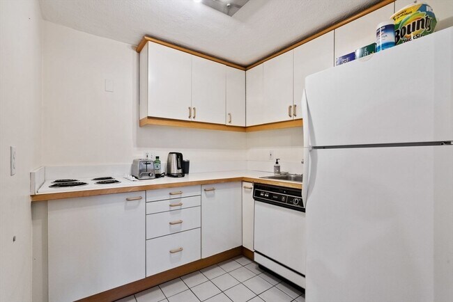 Building Photo - 260 Beacon St