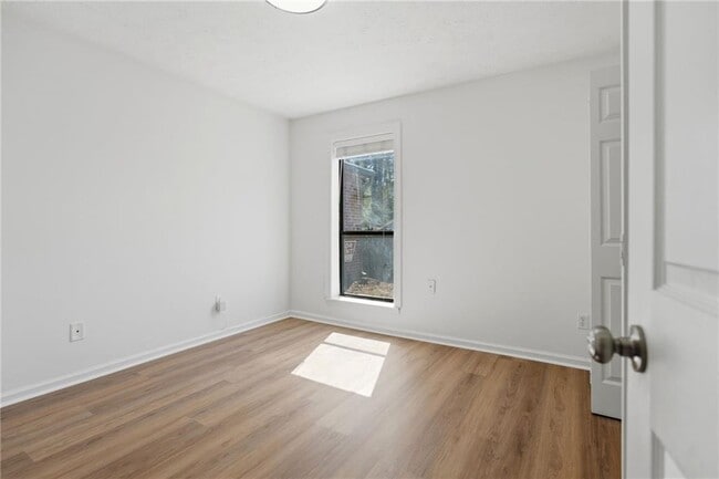 Building Photo - 129 Sandalwood Cir