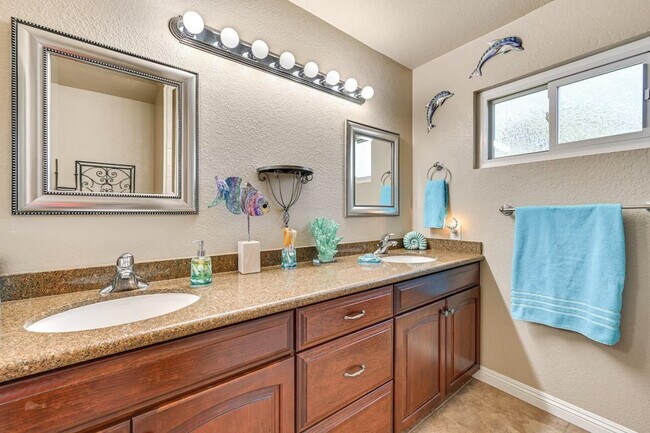 Building Photo - 1519 Via Hacienda