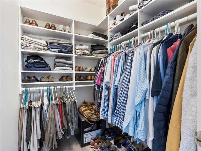 Building Photo - 1872 Wycliff Rd NW