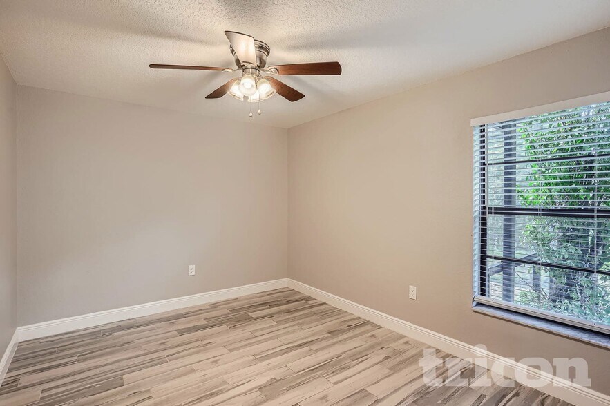 Building Photo - 598 Waterford Cir W