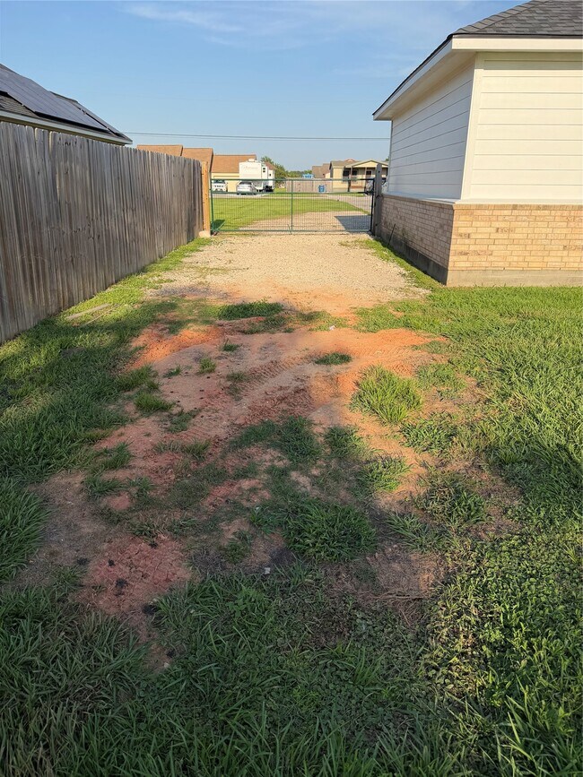 Building Photo - 14049 Overstreet Dr