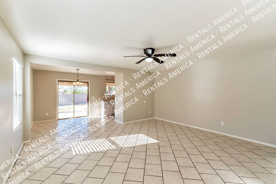 Building Photo - 6244 S Sarah Elizabeth Dr