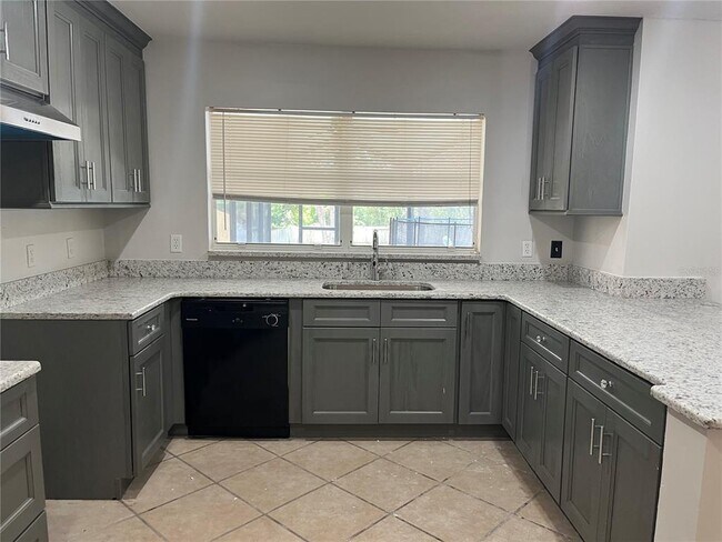 Building Photo - 820 Stone Chapel Ct