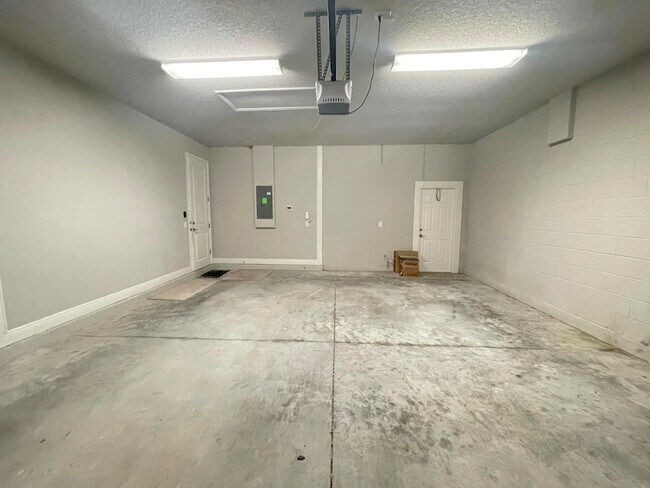 Building Photo - 2981 Casterton Dr