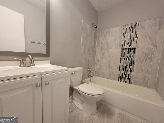 Building Photo - 1086 Summer Brook Rd