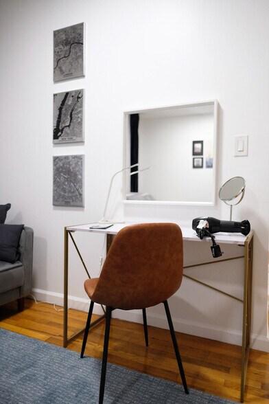 Building Photo - 317 E 75th St