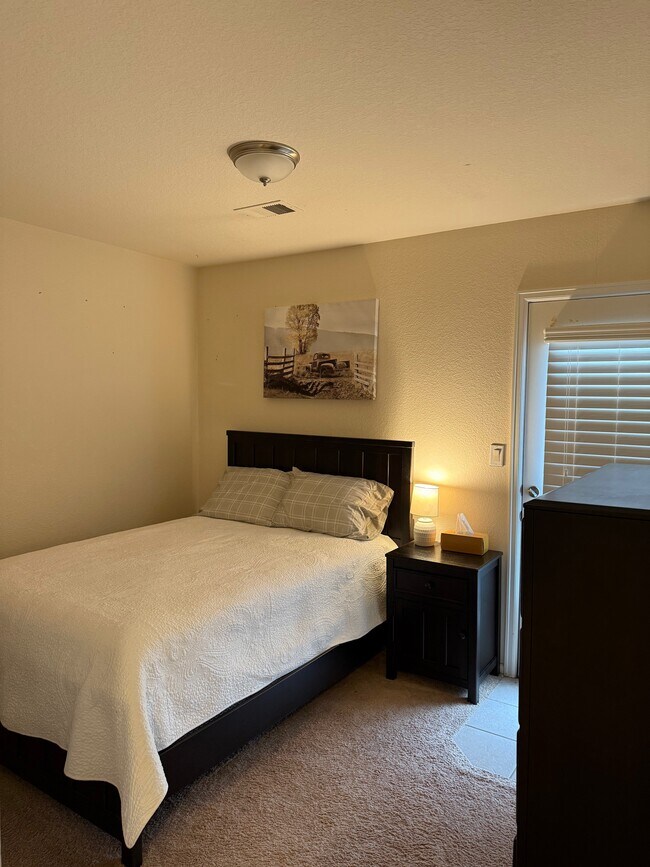 Building Photo - 802 Waterglen Dr