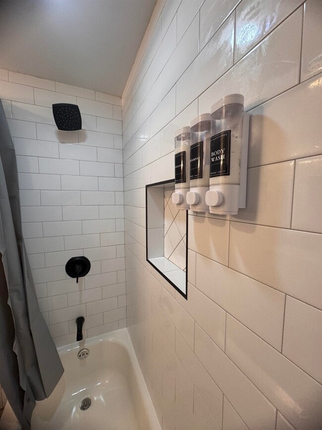 Building Photo - 375 Whiton St