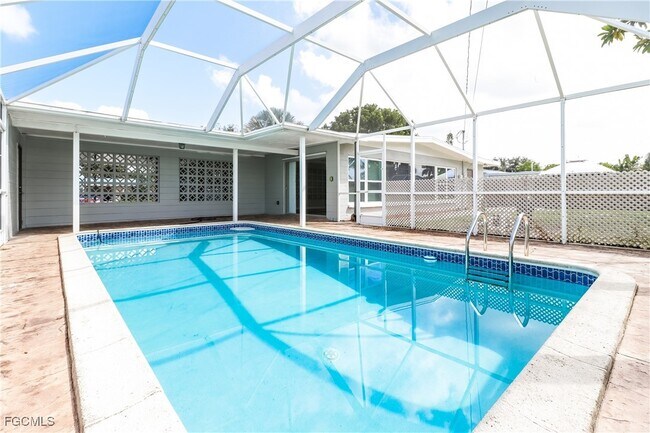 Building Photo - 1450 Mandel Rd