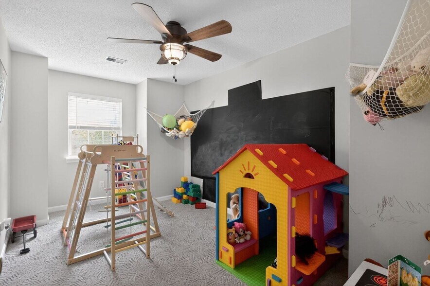 Building Photo - 373 Redwing Rd