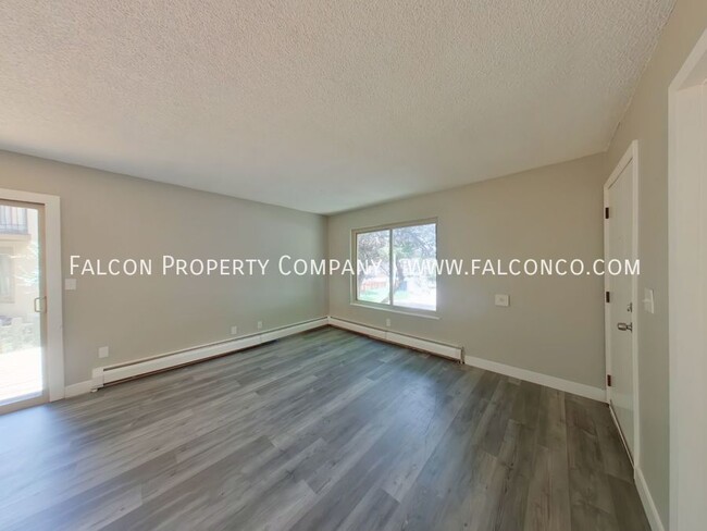 Building Photo - Beautifully Updated Apartment in Village 7...